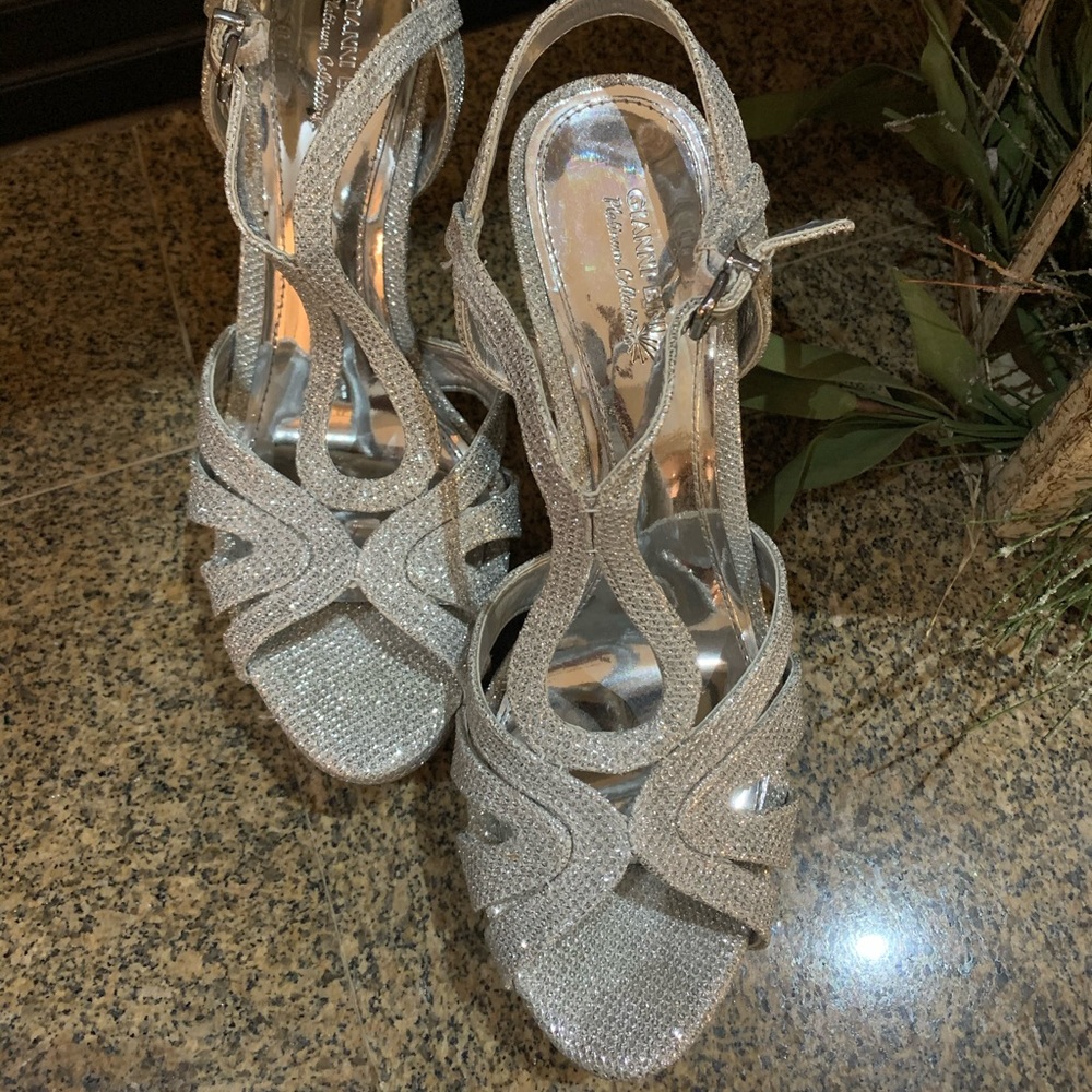 Gianni Bini- like new silver metallic heels